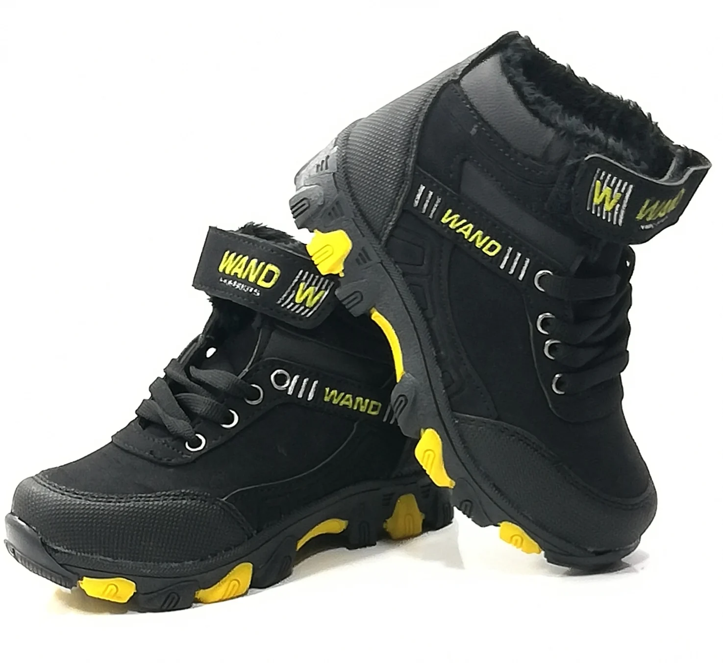 

CHILD, MEN. BOOTS. 26.27.28.29. NUMBERS. QUALITY, LUXURY, RUBBER. BASE. MODERN. SCHOOL AND SNOW BOAT. TRENDY. WATERPROOF. HOT