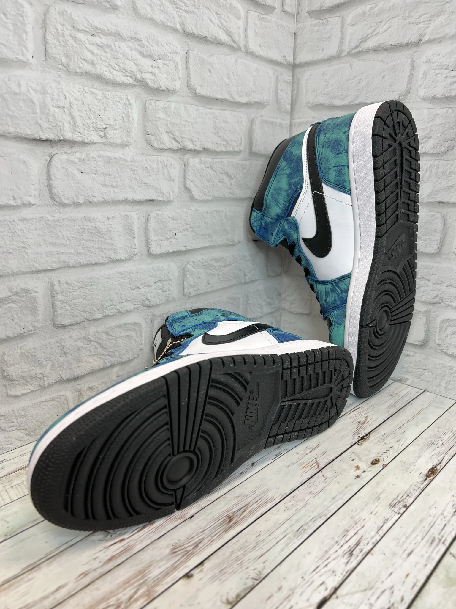 Кроссовки Nike Air Jordan 1 Tie-dye мужские бирюзовые |