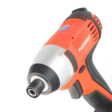 Ударный аккумуляторный винтоверт Patriot BR 180li с битой 1/4 дюйма.