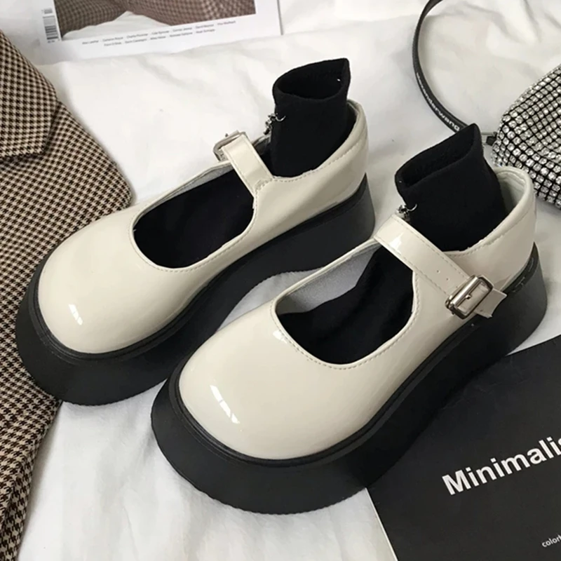 

Women Mary Jane Shoes Big Round Head Mid Heels Spring and Autumn Thick Bottom Patent Leather Flats Vintage Zapatillas Mujer