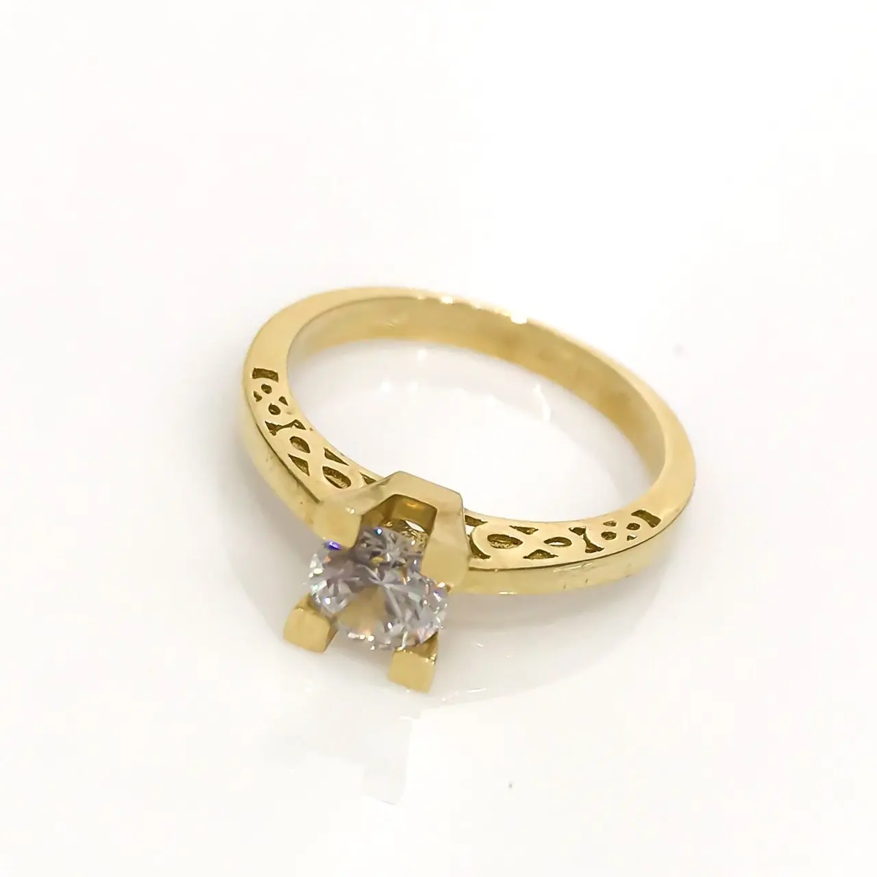 

Diamond Model Infinity Design 6 mm Engagement Gold Ring