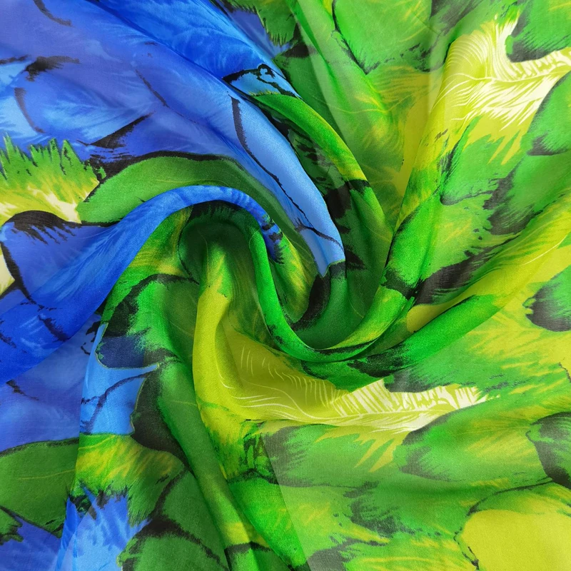 Полиэфирный шелк. Шелк и перья. Бязь перья на синем. Шелк и перья. Сублимационная печать на ткани.