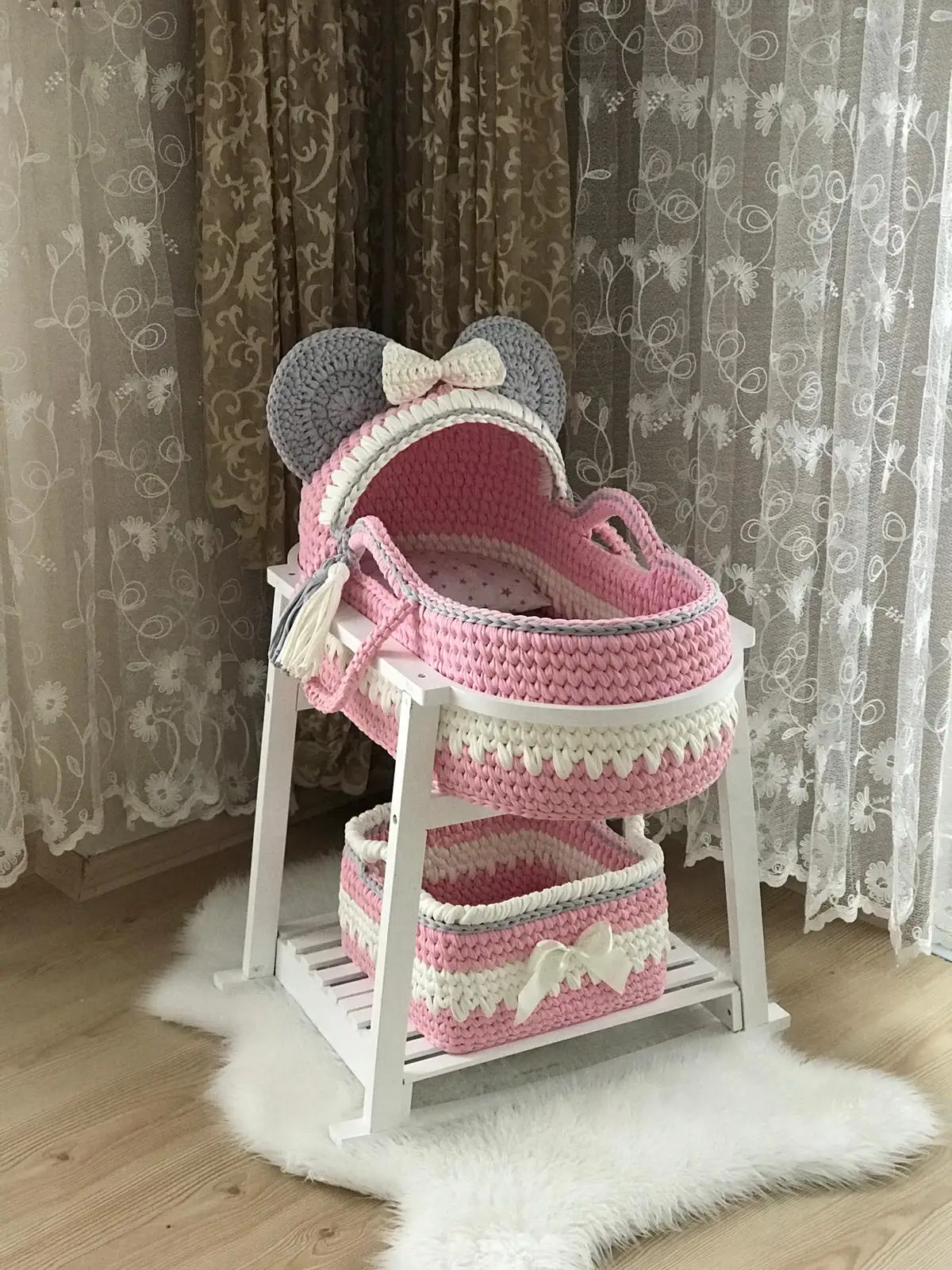 

Вязаные пуфы, коврики, крупные одеяла, корзины для новорожденных