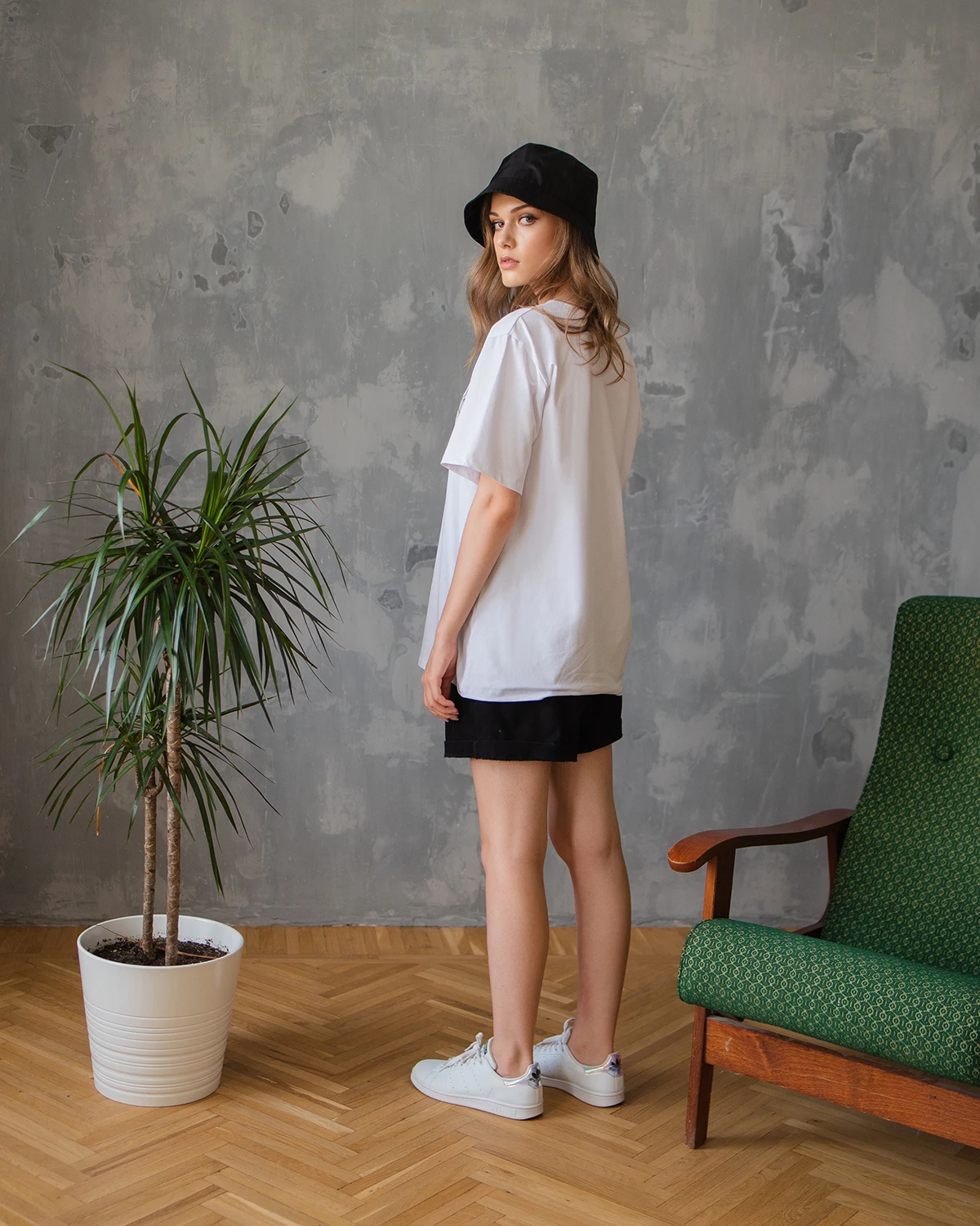 Футболка женская оверсайз/ Майка удлинённая / с принтом удлиненная надписями Sahar