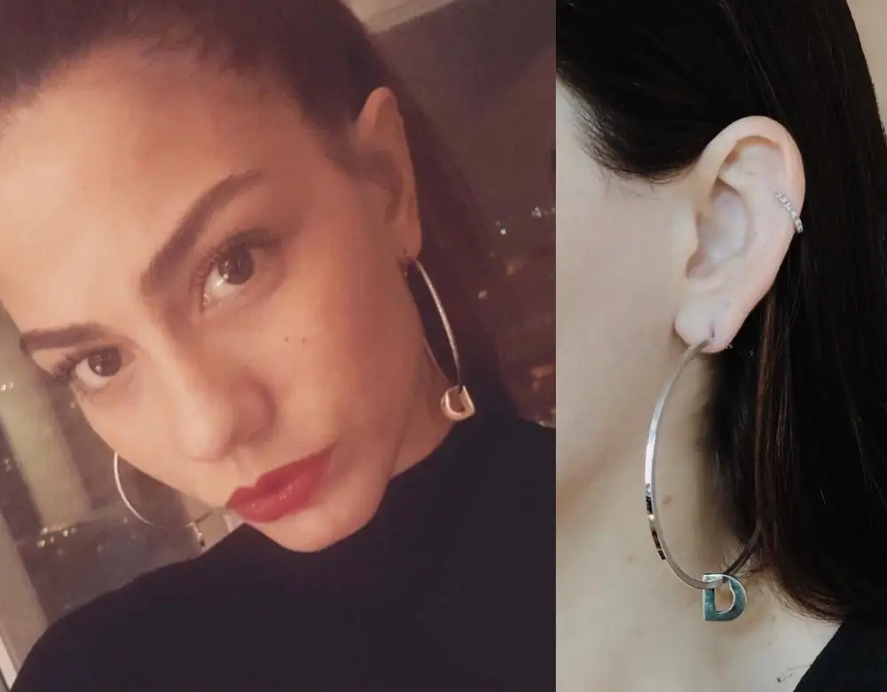 GULCE DERELI, DEMET OZDEMIR серьги, ERKENCI KUS, письмо Шарм серьги-кольца, начальная, сезон, Подарочная коробка, позолоченное/посеребренное покрытие