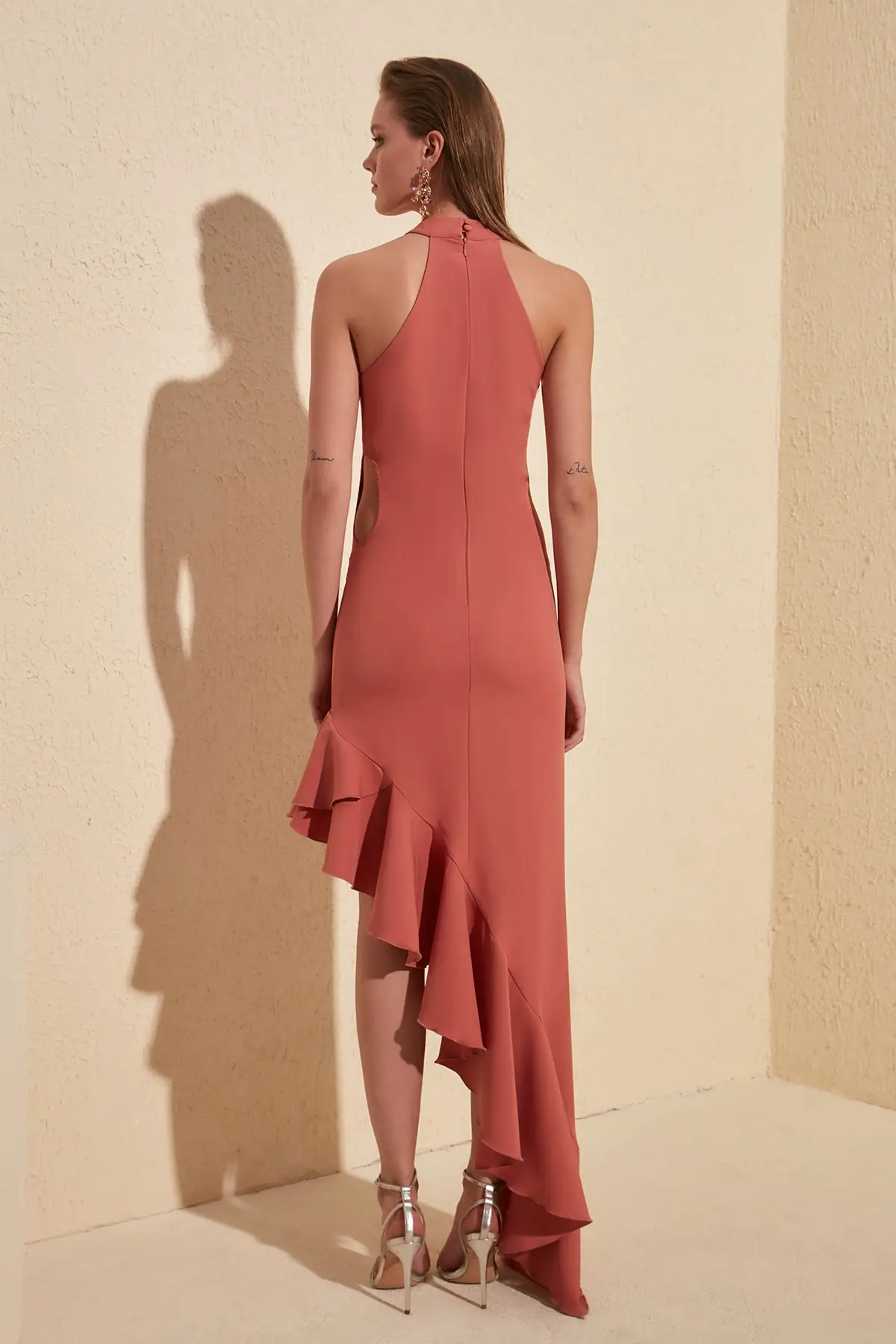 

BEYON DRY ROSE RUFFLED DETAILED DRESS SLEEVELESS SKIRT ASYMMETRIC CHIC FASHION ELEGANT NIGHT GRADUATION WEDDING EVENT