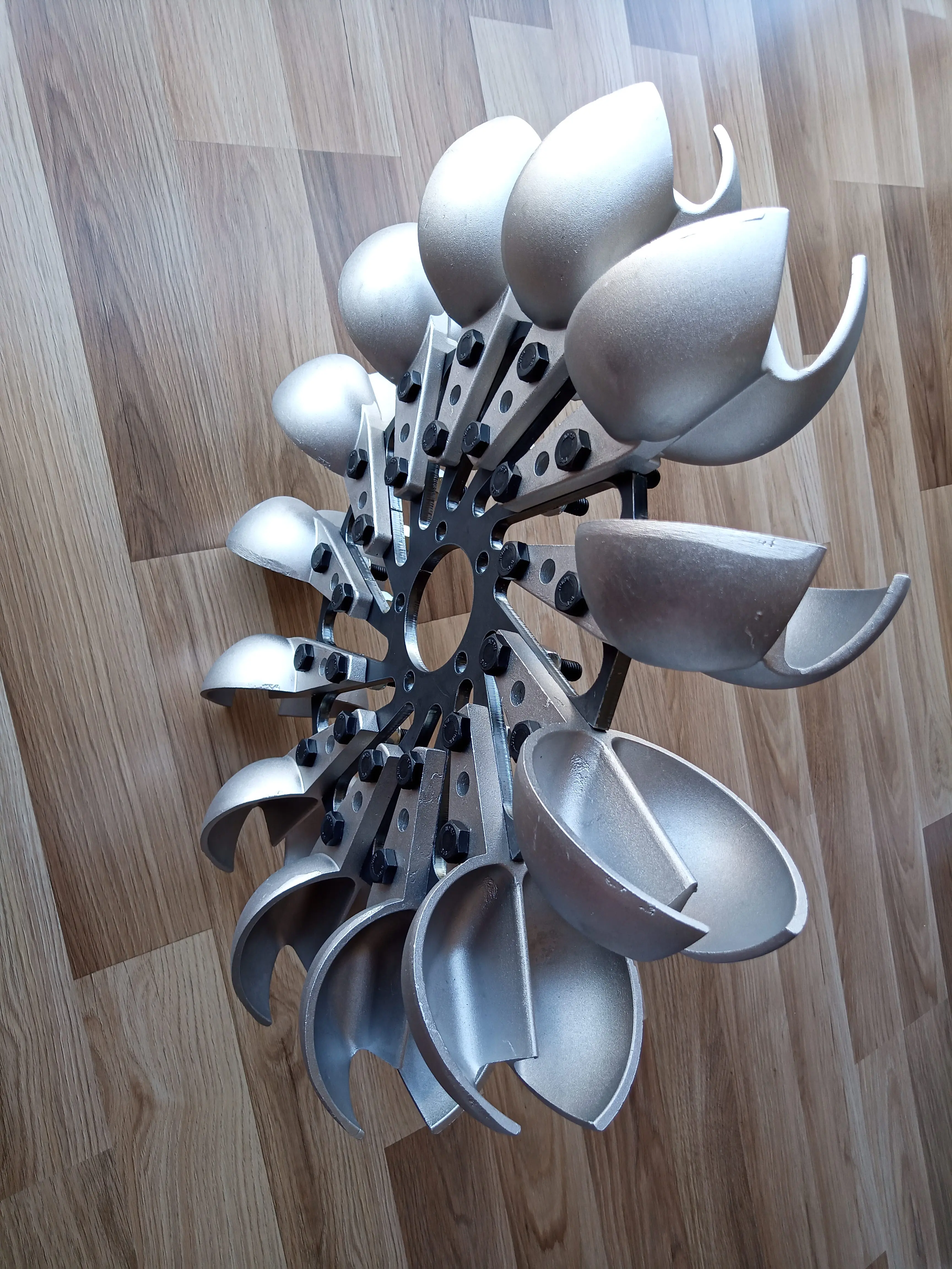 Колесо водяной турбины Pelton с 13 алюминиевыми ложками внешний диаметр = 530 мм и 20 86