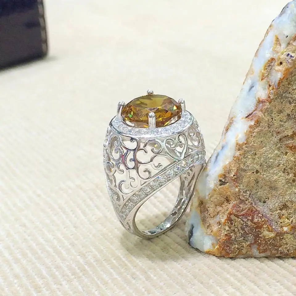 

Серебряное кольцо с зултанитом специального дизайна