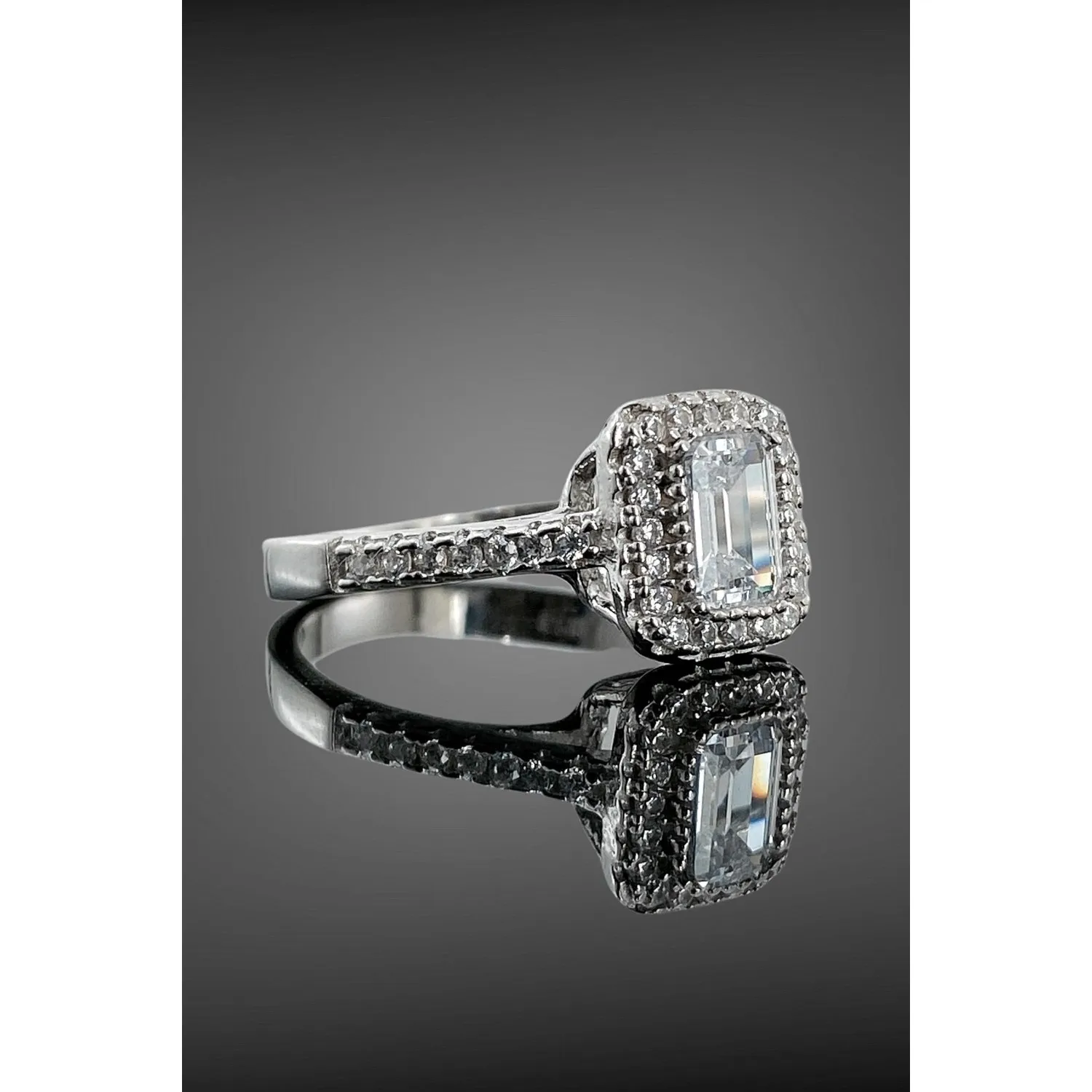 

Italy Baguette Zircon Stone Top Quality 925 Sterling Silver Ring Made Turkey Stylish Design Does Not Tarnish HBCV00001FSK2M