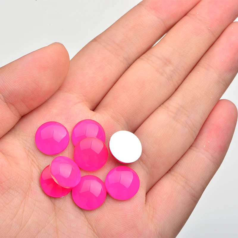 Неоново-желтый круглый кристалл