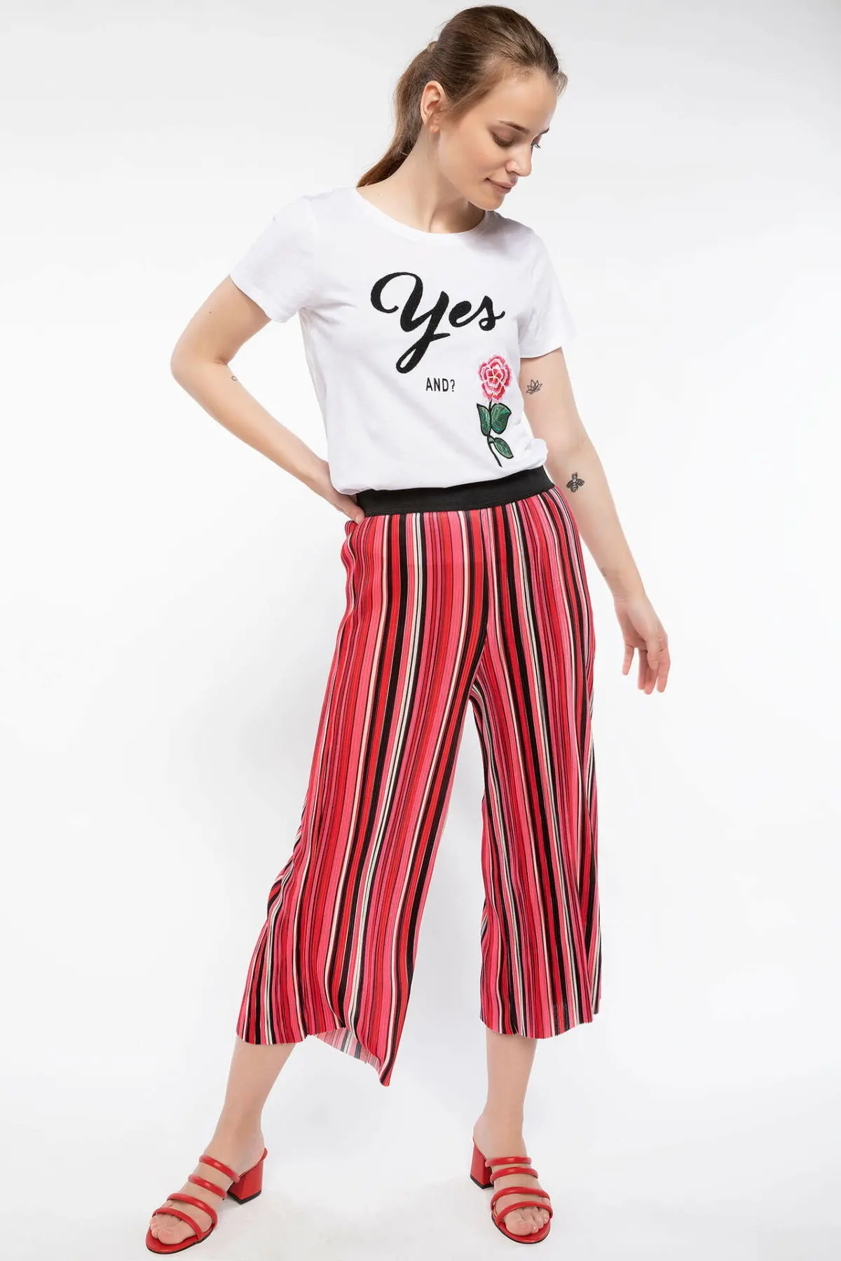 Женские брюки в полоску DeFacto Повседневные Удобные укороченные свободные с