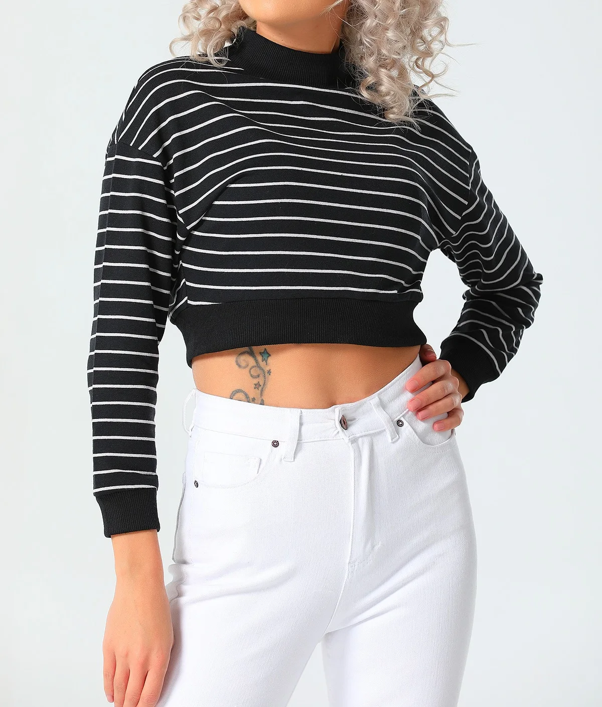 

HALF FISHER COLLAR STRIPED CROP WOMEN SWEATSHRT DAILY USE APPROPRIATE COMFORTABLE NEW SEASON