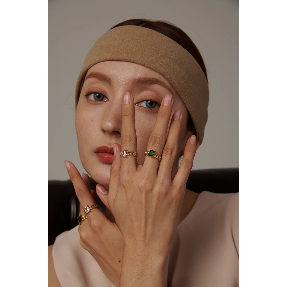 Кольцо-цепочка из нержавеющей стали с фианитом 18 карат |