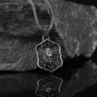 Ожерелье из серебра 925 пробы с львом и натуральным синим сапфиром