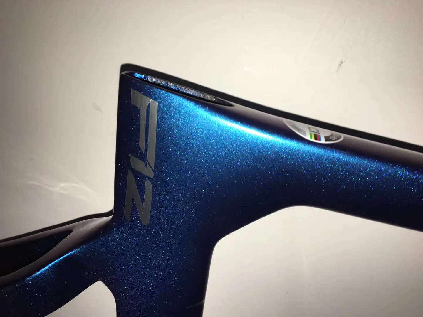 

Blue Color carbon road bike frame disc brake 2021 f12 cycling bicycle racing bike frameset bb68 1k glossy bicycle carbon framese