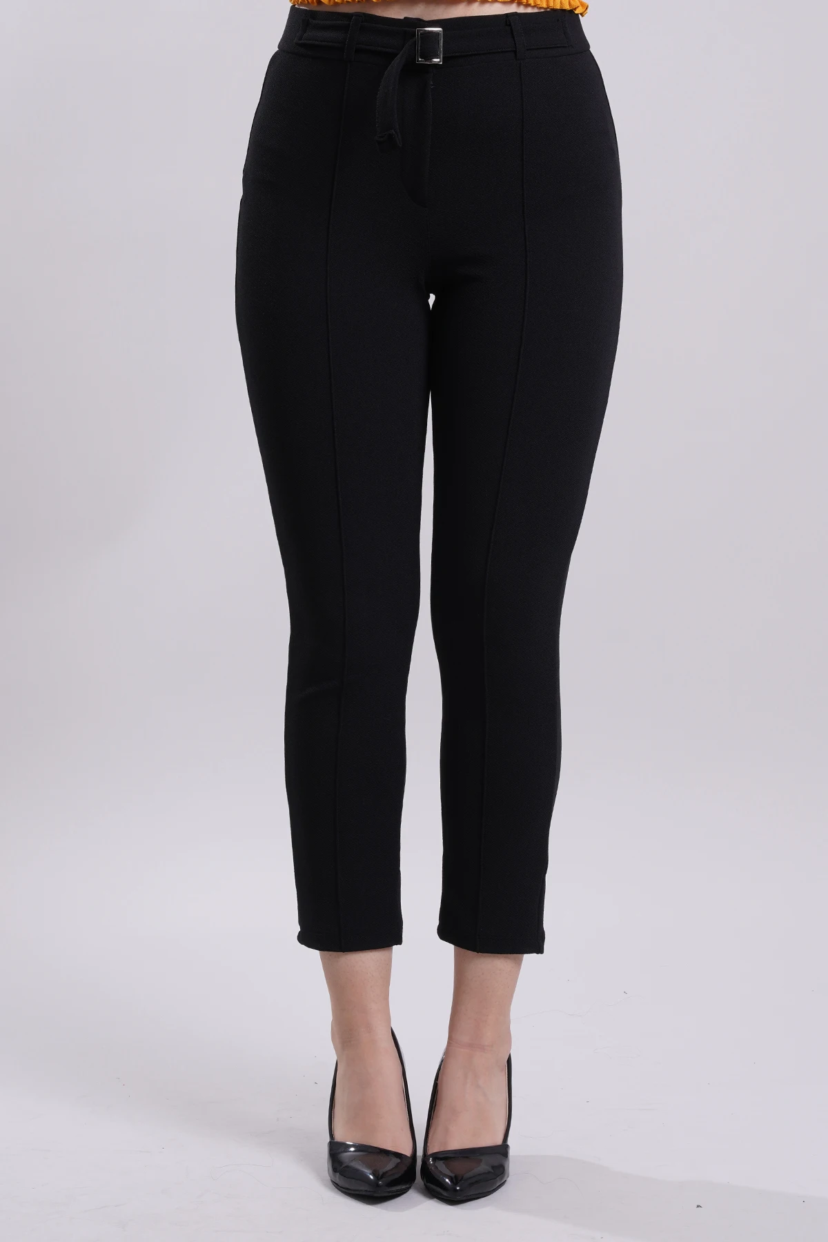 

MANGA Women's Buckled Trousers Black