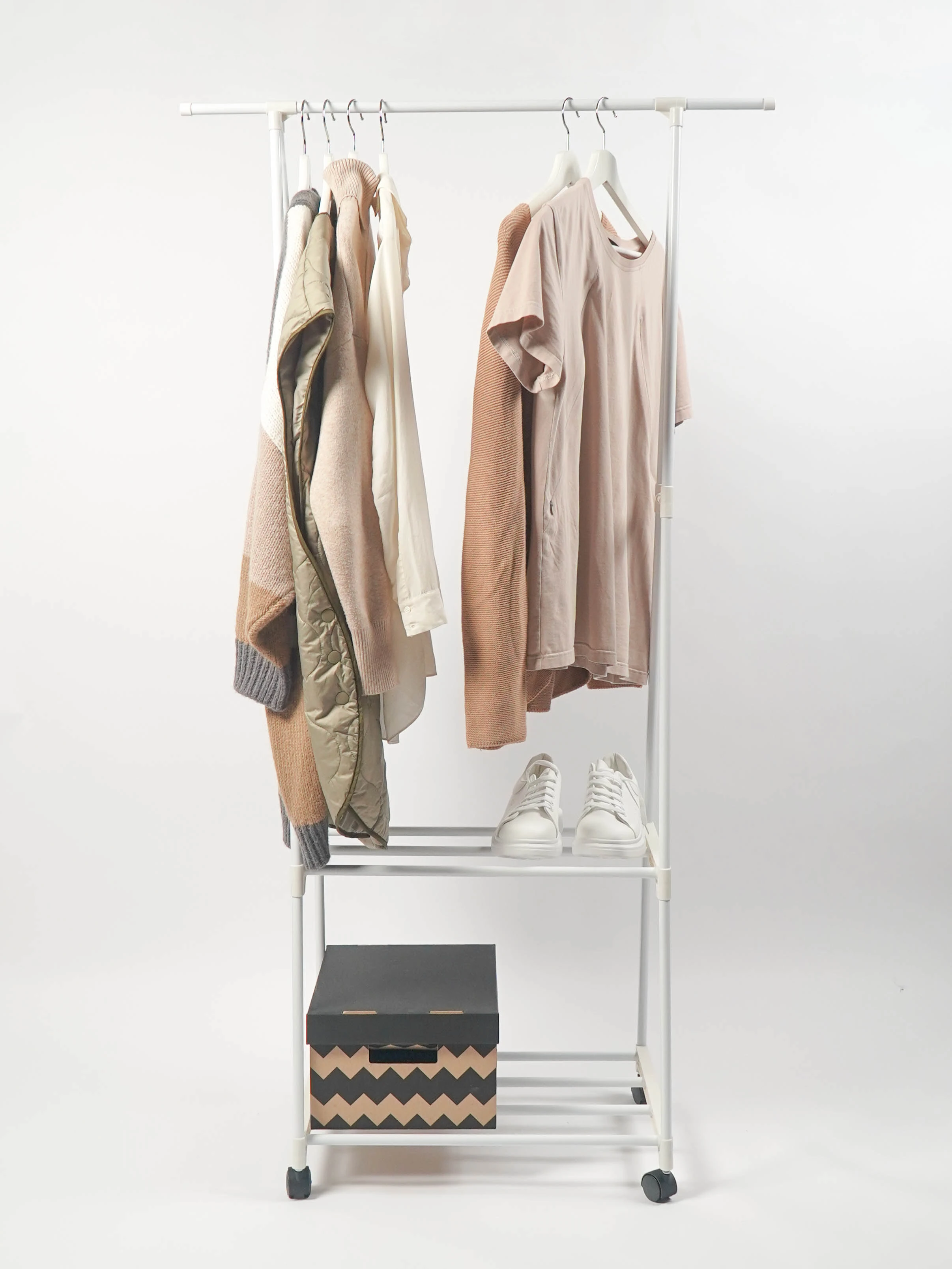 Напольная вешалка для одежды и аксессуаров |