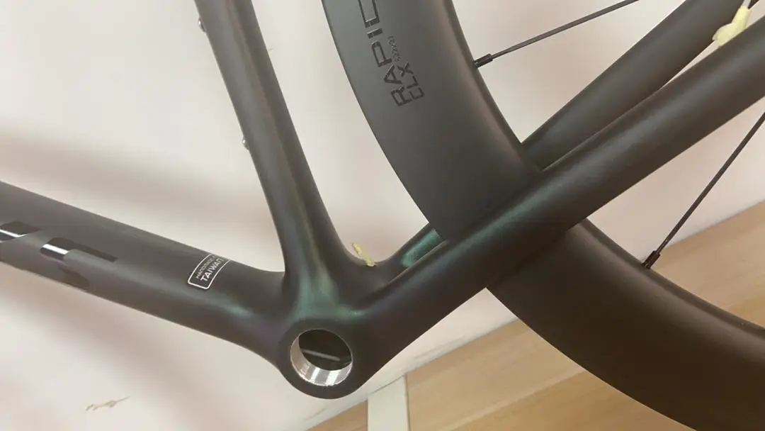 

2 year warranty full carbon bike frame disc brakes bsa/bb68 bike carbon frame sl7 can fit mechanical and DI2 groupset sl7 frames