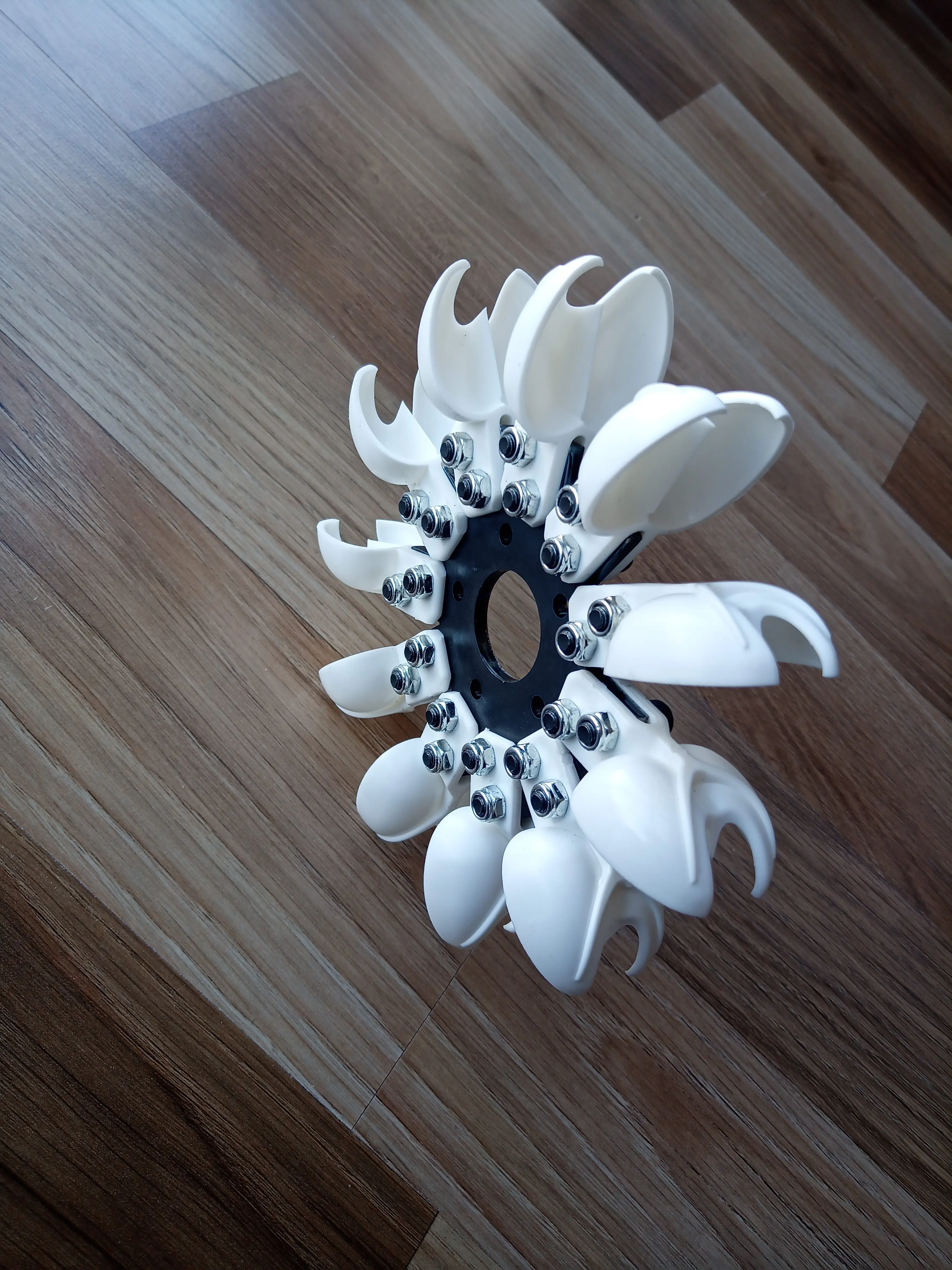 Водяное турбинное колесо Pelton с 11 пластиковыми ложками внешний диаметр = 165 мм и 6 50