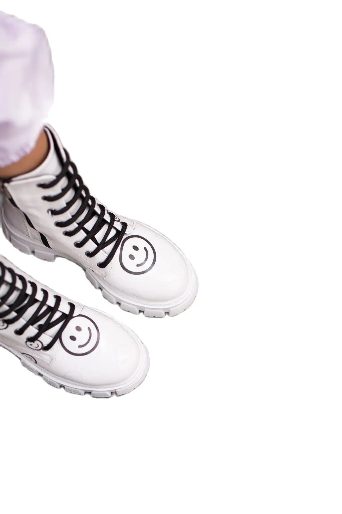 

2021 Women Smiley Face Printed Lace-Up Boots Quality Non-Slip Sole Odorless Does Not Sweat Botas De Mujer Elegant Winter