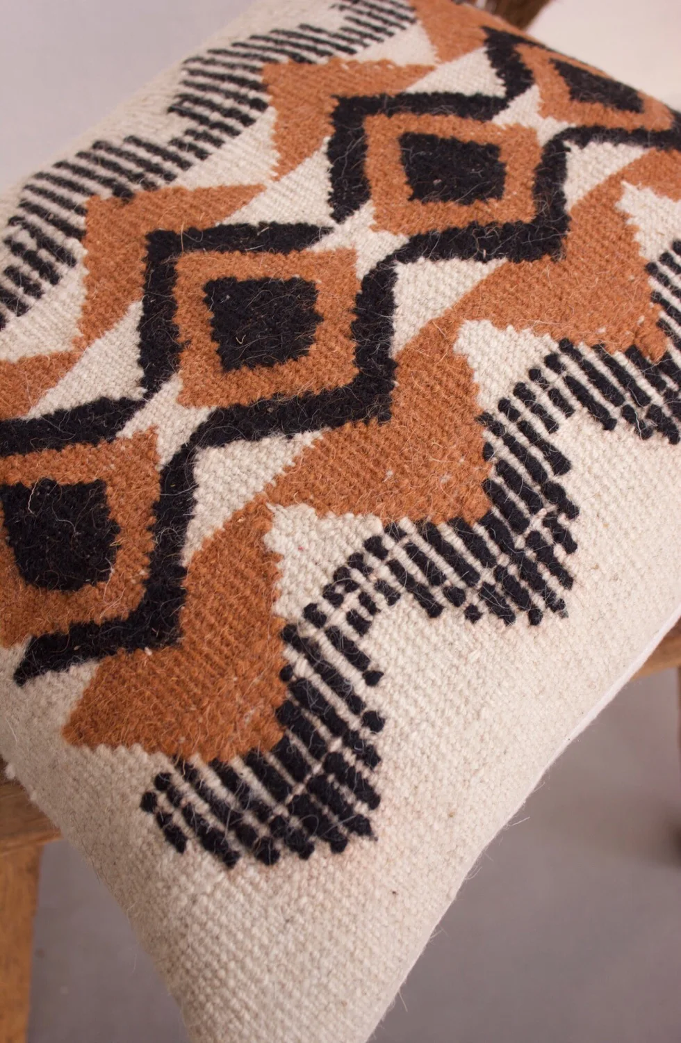 

Mitra Hand Woven Pillow decorate
