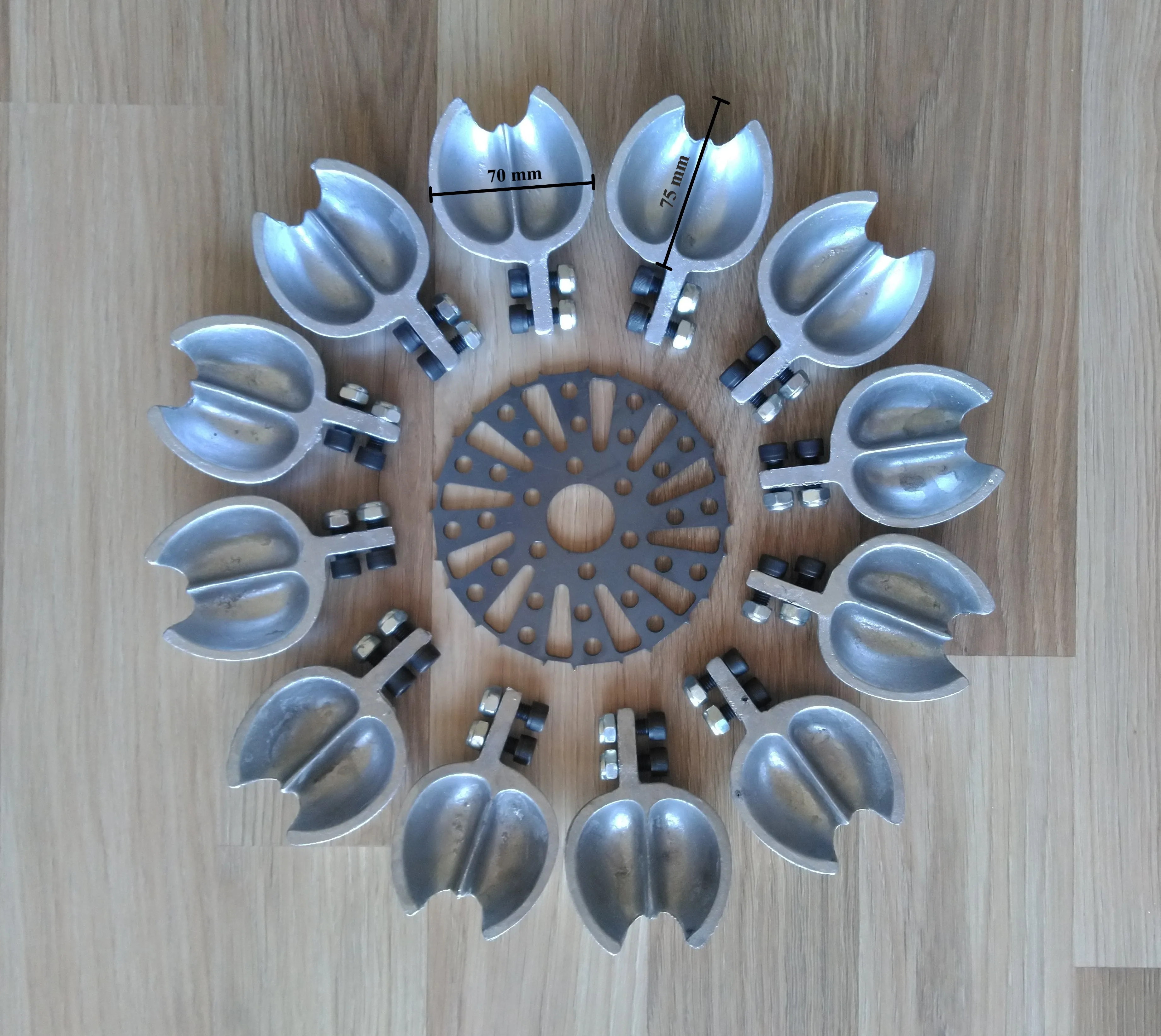 Водяное турбинное колесо Pelton с 12 алюминиевыми ложками внешний диаметр = 270 мм и 10 63