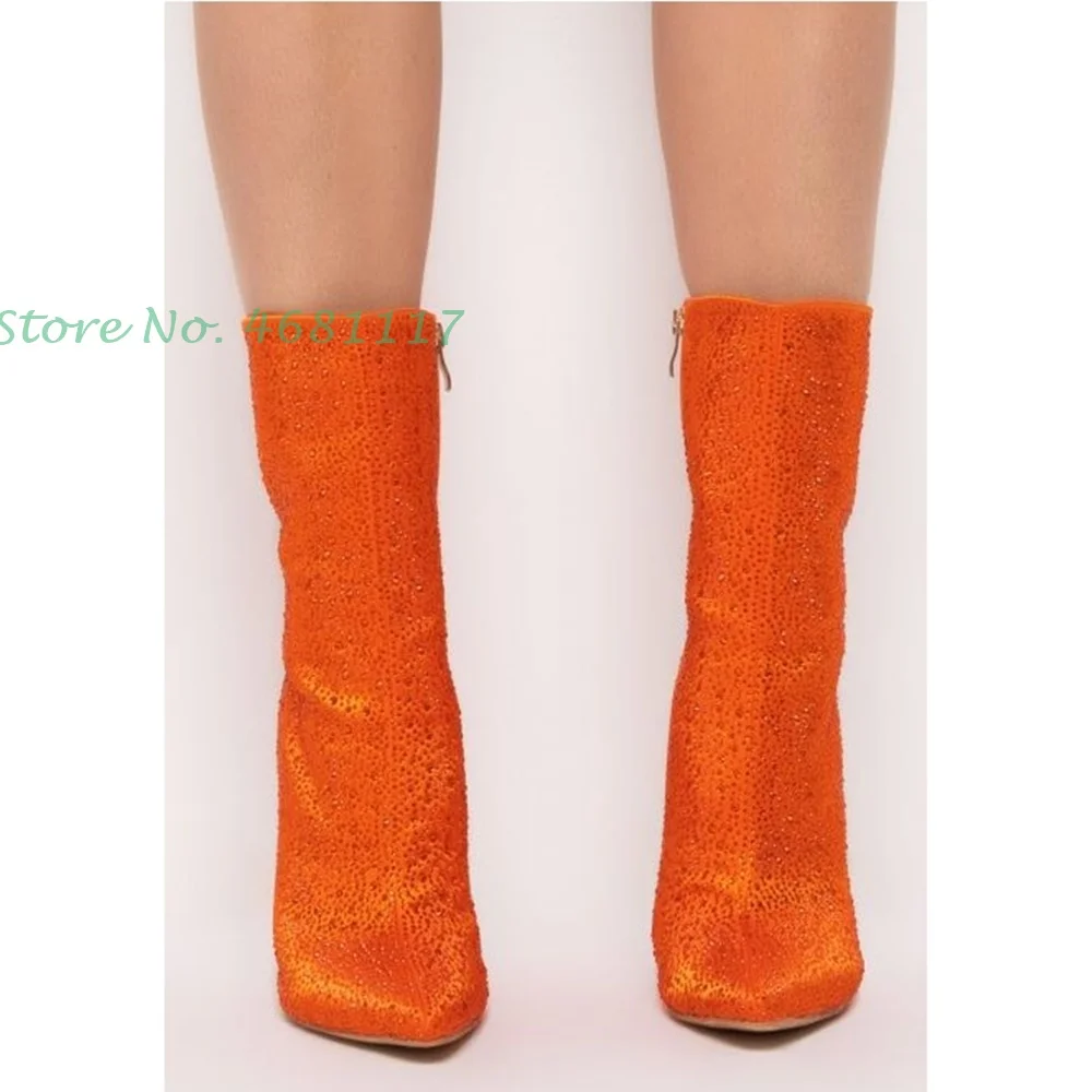 Оранжевые короткие ботинки с острым носком и кристаллами весенние женские