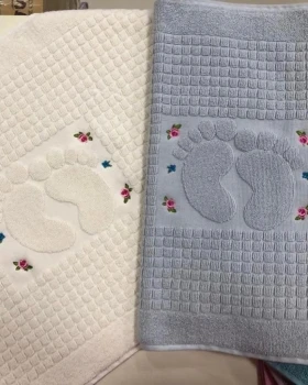 

EMBROIDERED FOOT TOWEL