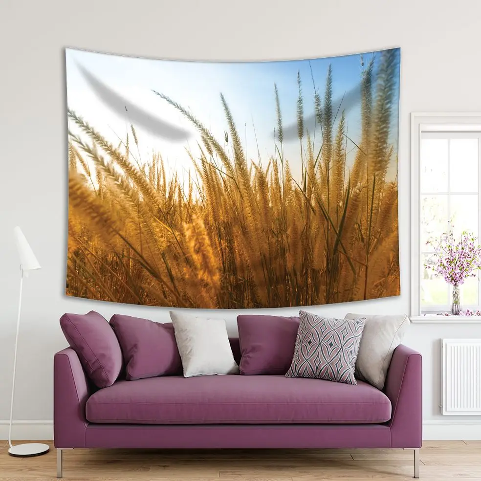 

Гобелен становится размытым золотым лугом и солнечным светом осенью природным голубым небом сельским видом Печатный