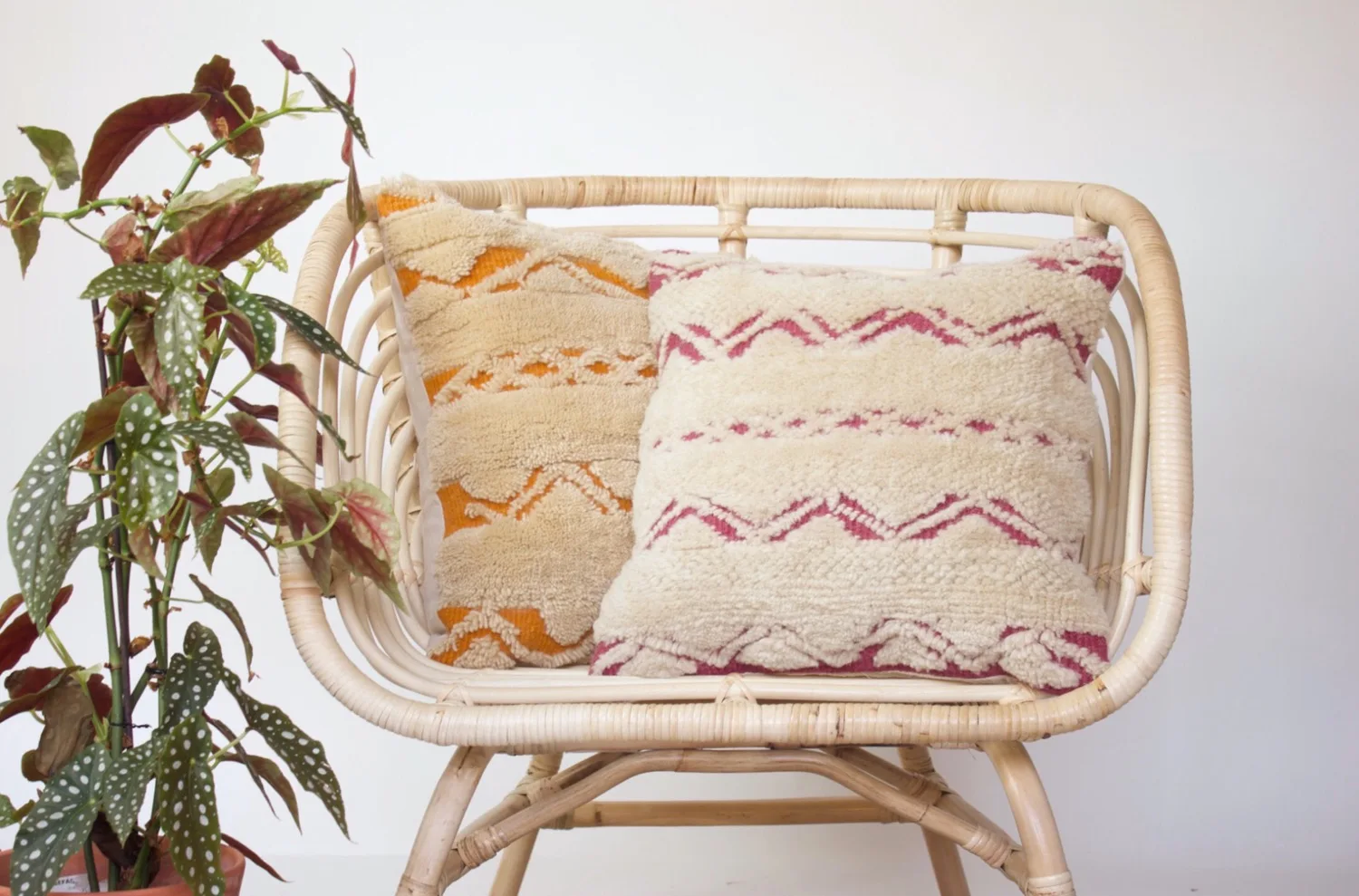 

Pinkle Hand Woven Pillow decorate