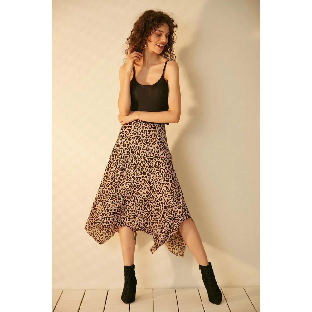 

Women's Leopard Patterned Asymmetrical skirt