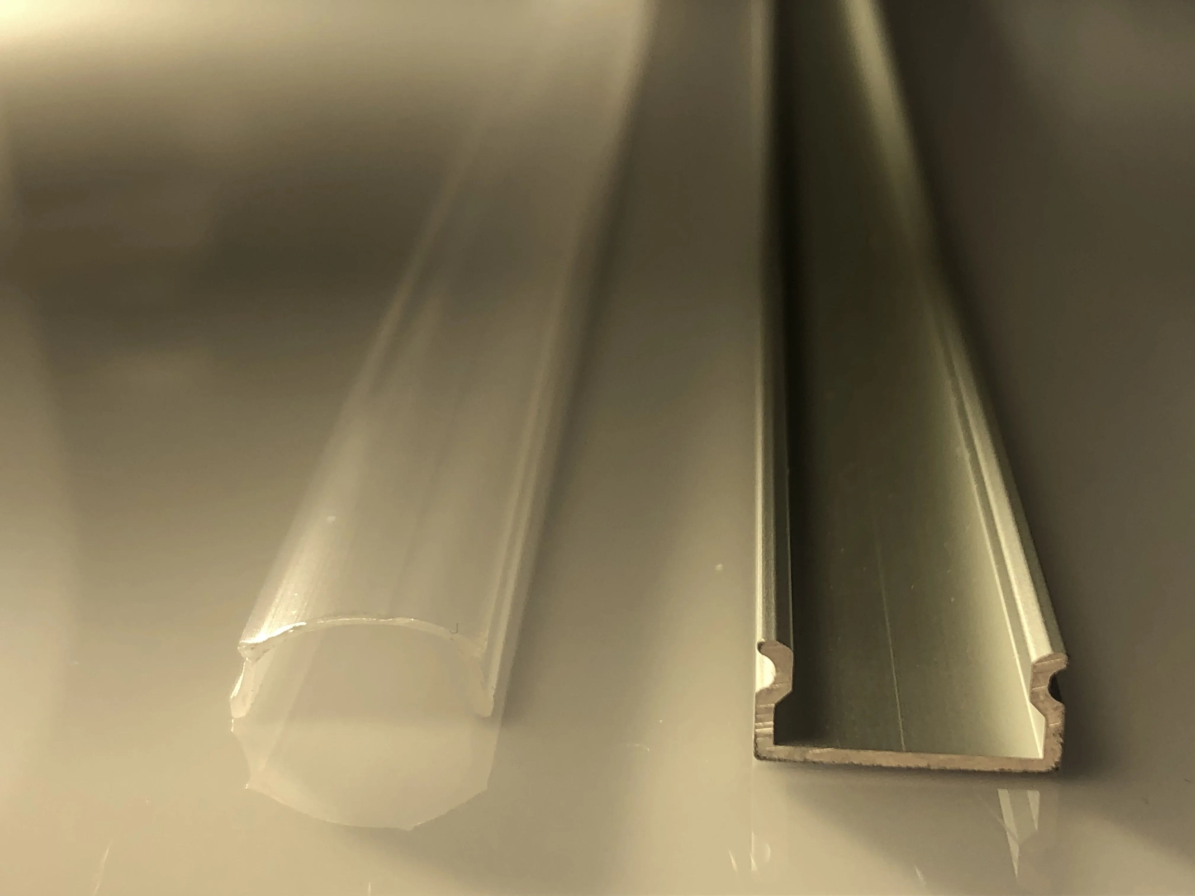 Профиль алюминиевый для светодиодной ленты накладной 7х16мм в комплекте с