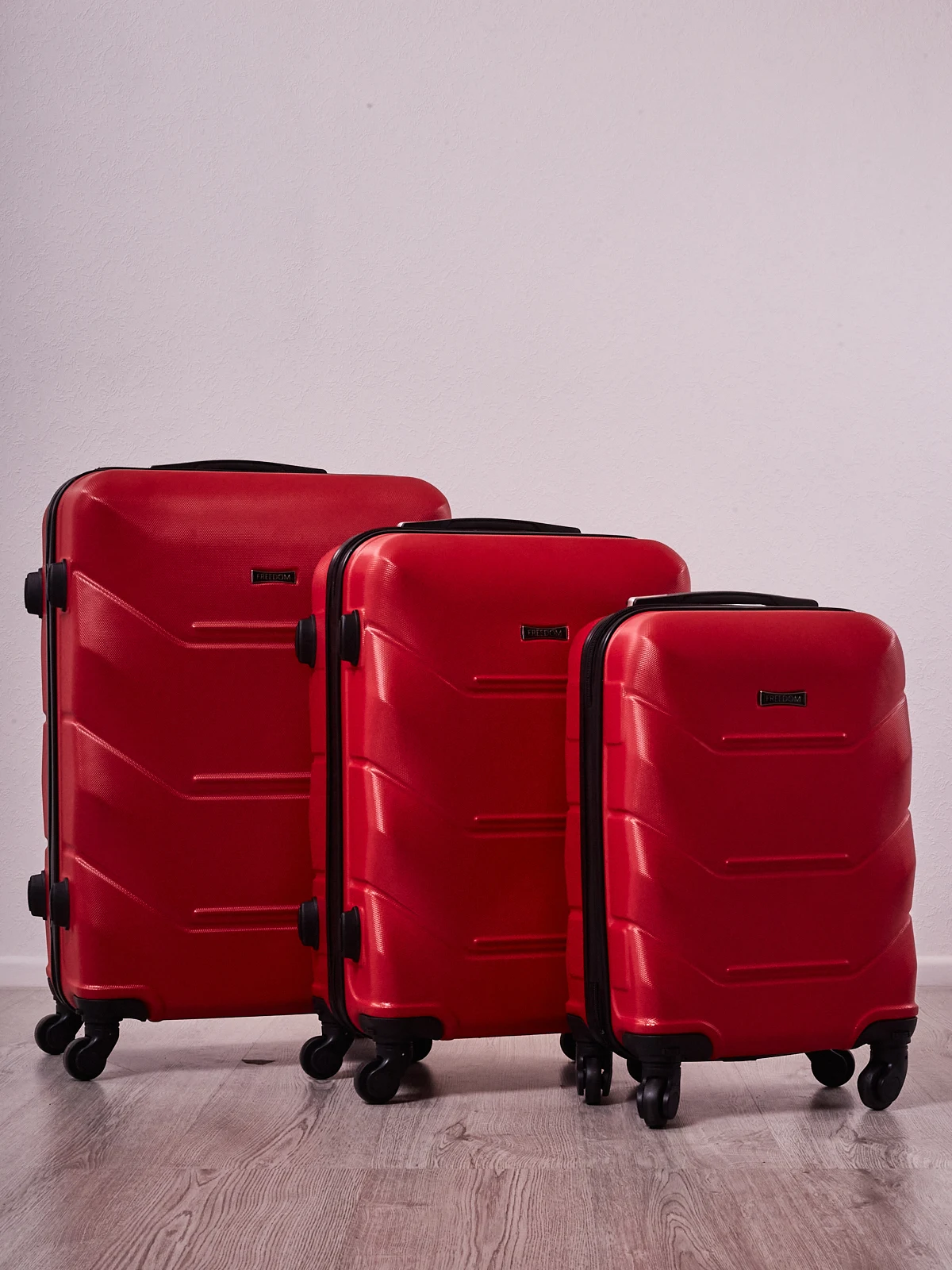сет чемоданов freedom min |