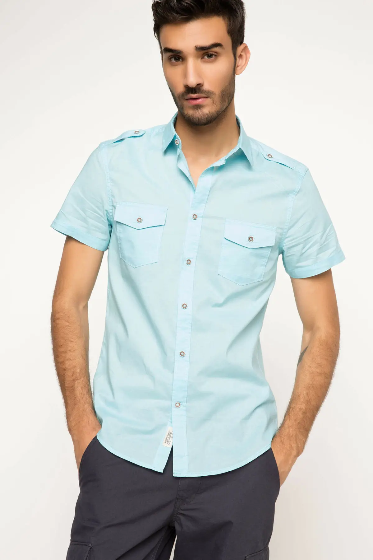 Мужская рубашка с коротким рукавом DeFacto повседневная однотонная приталенная