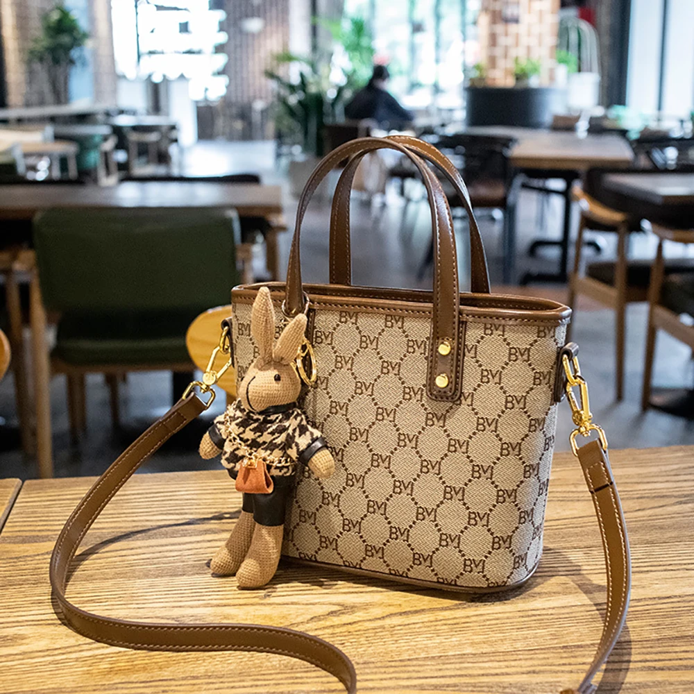 

Miosheal Korssion 2022 Lady Women Handbag Large Capacity Female High Quality PVC Crossbody Bag Retro Purse Tassel Shoulder Bags