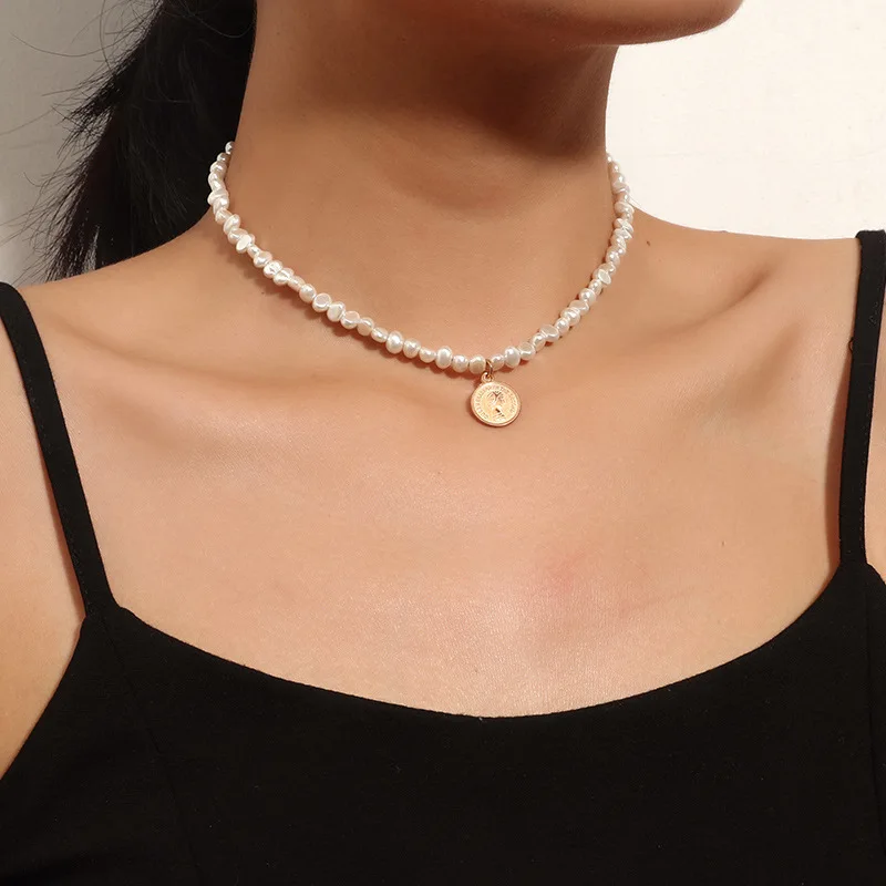 

Vintage Pearl Choker Necklace For Women Elegant Baroque Pearl Coin Portrait Pendant Women Christmas Gift Jewelry