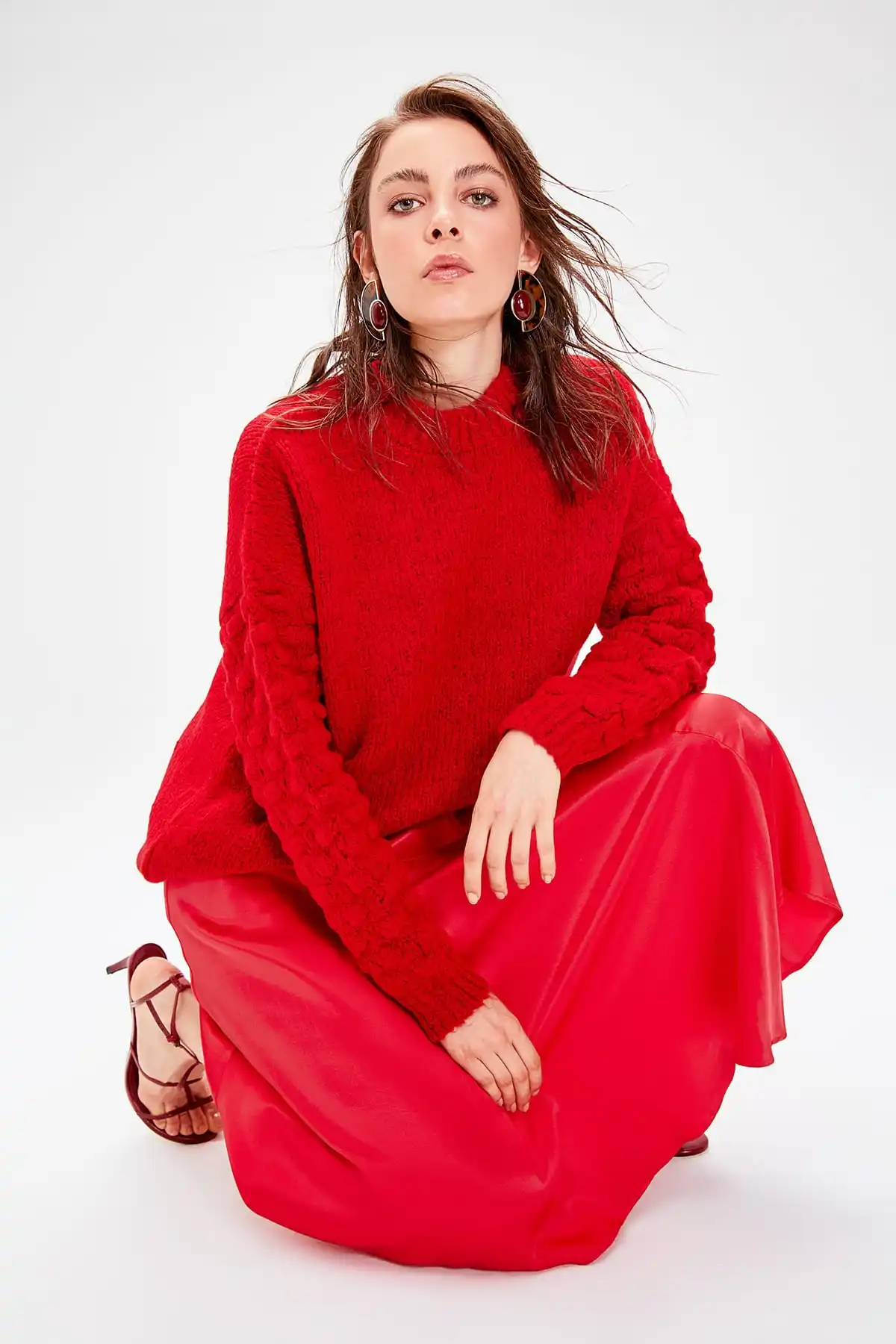 Женский свитер с помпоном Trendyol красный трикотажный TWOAW20XS0010| |