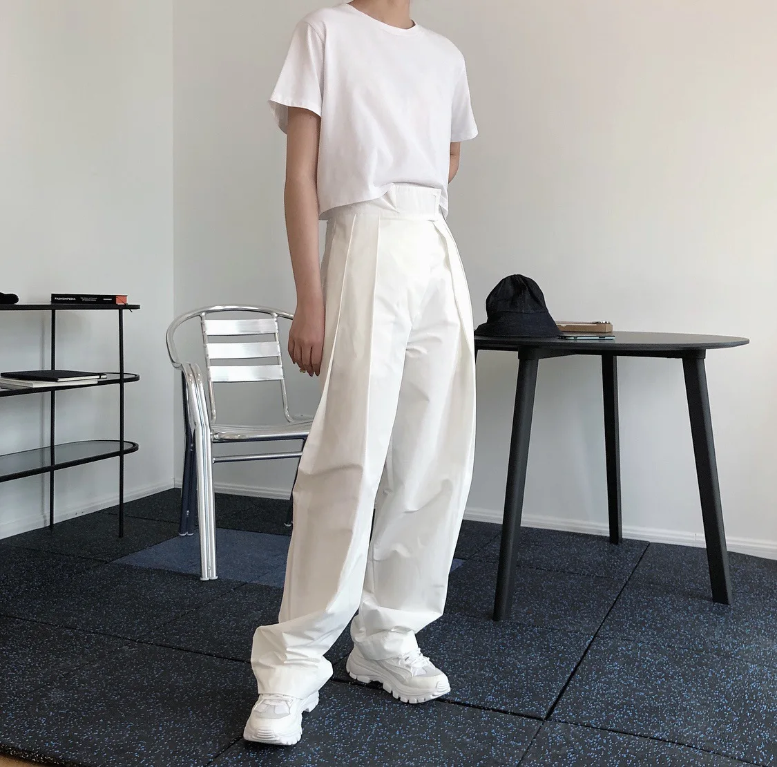 spring woman white trousers