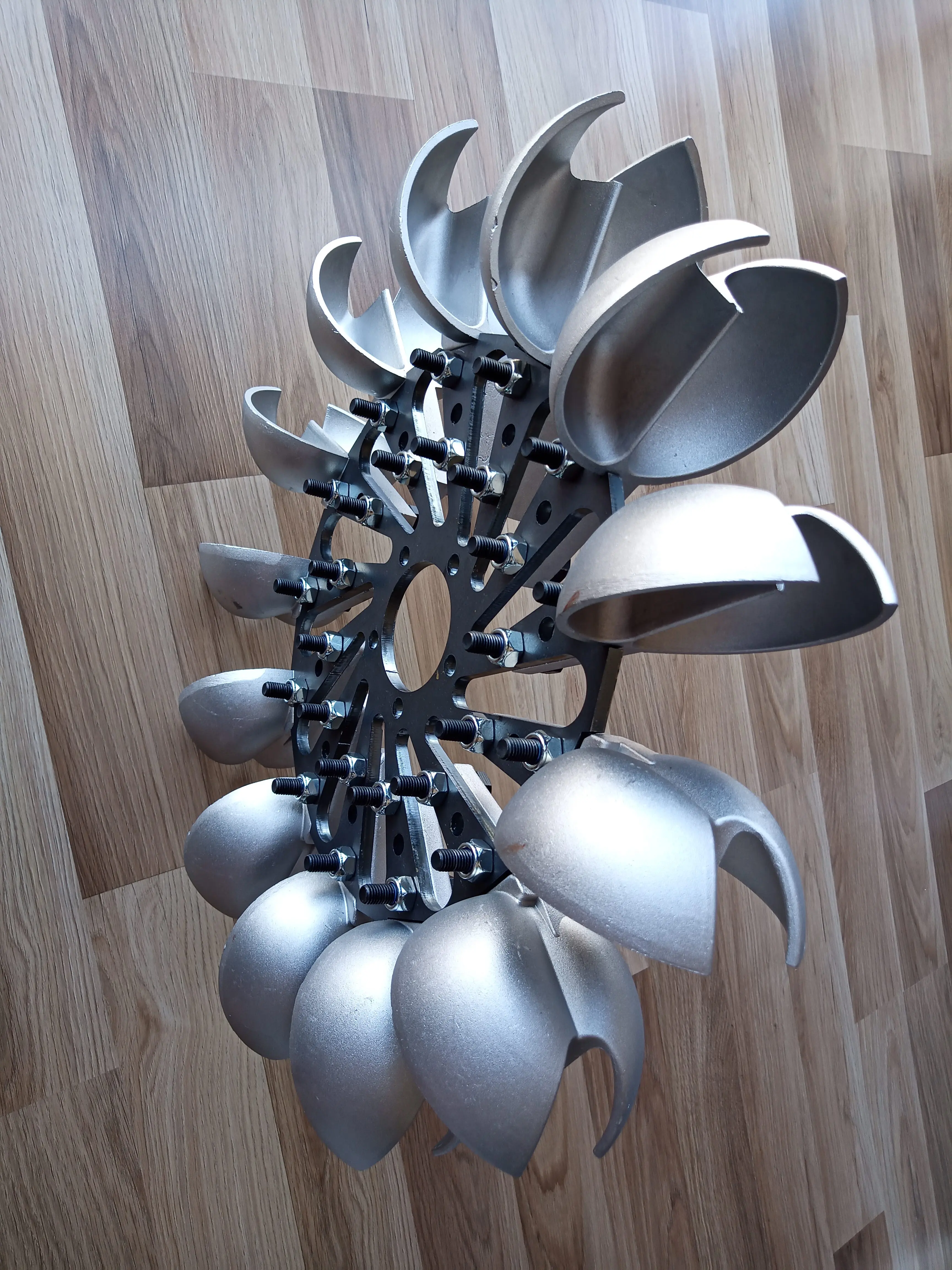 Колесо водяной турбины Pelton с 13 алюминиевыми ложками внешний диаметр = 530 мм и 20 86