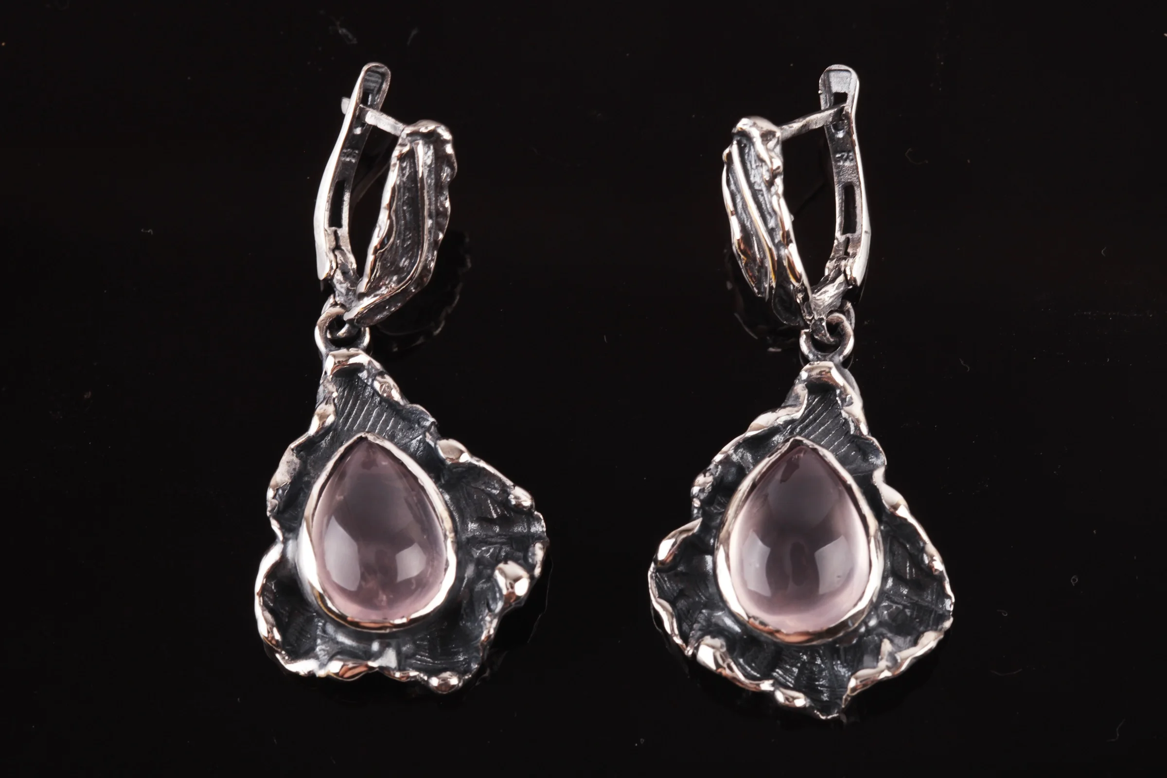 

Серьги из серебра с розовым кварцем