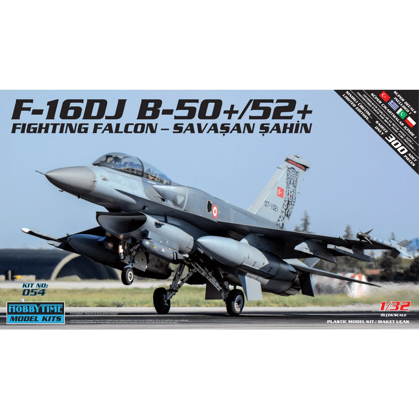 

Hobbytime 054 1/32 F-16D 50 +/52 + F-16 Боевой сокол пластиковая модель