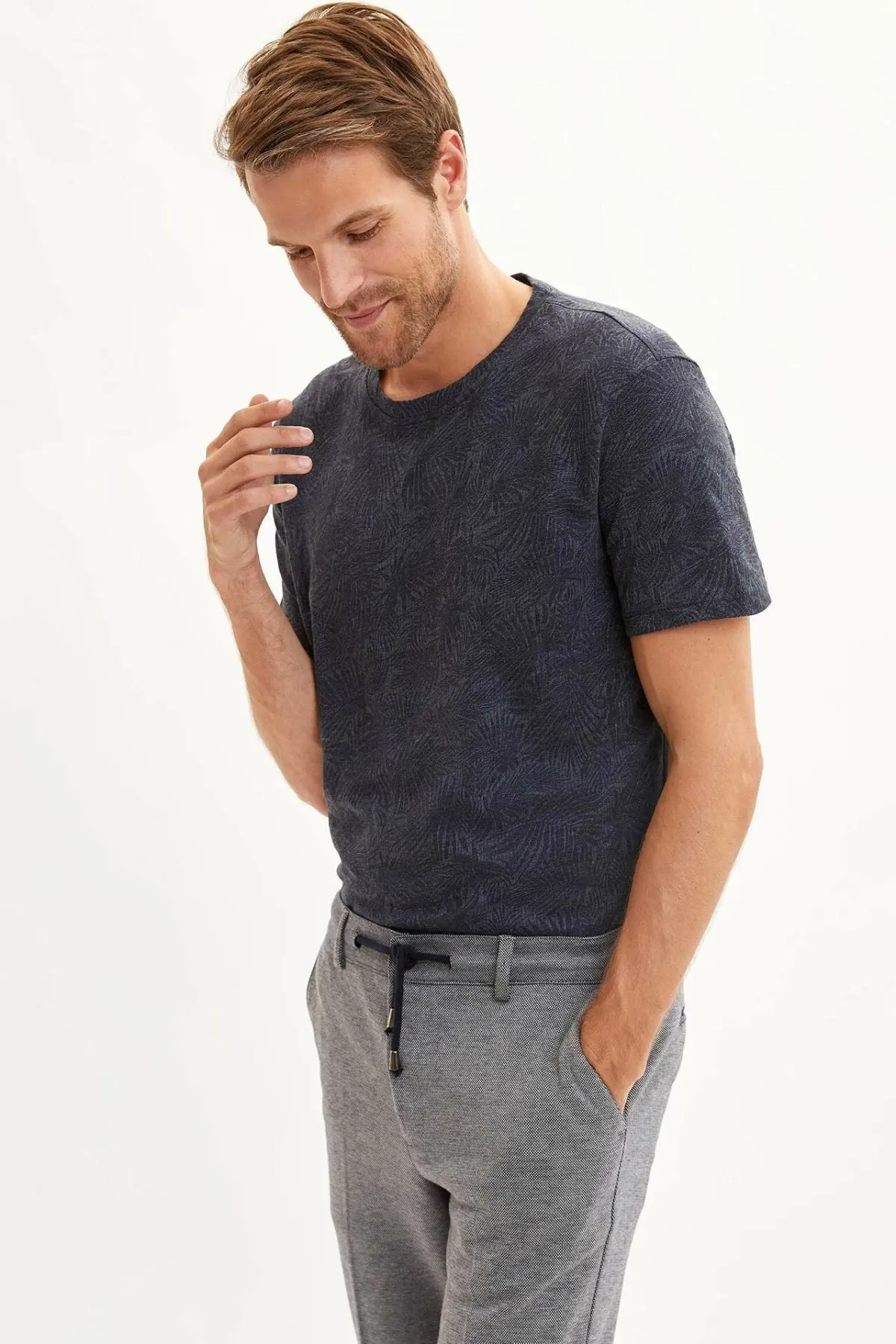 DeFacto мужские летние футболки темного цвета повседневные хлопковые с коротким