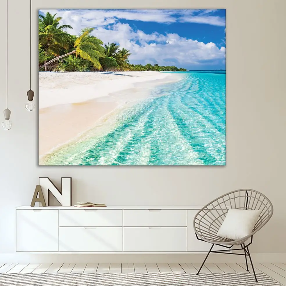 Гобеленовый пляж с пальмами пасмурное небо летний отдых путешествия на Maldives