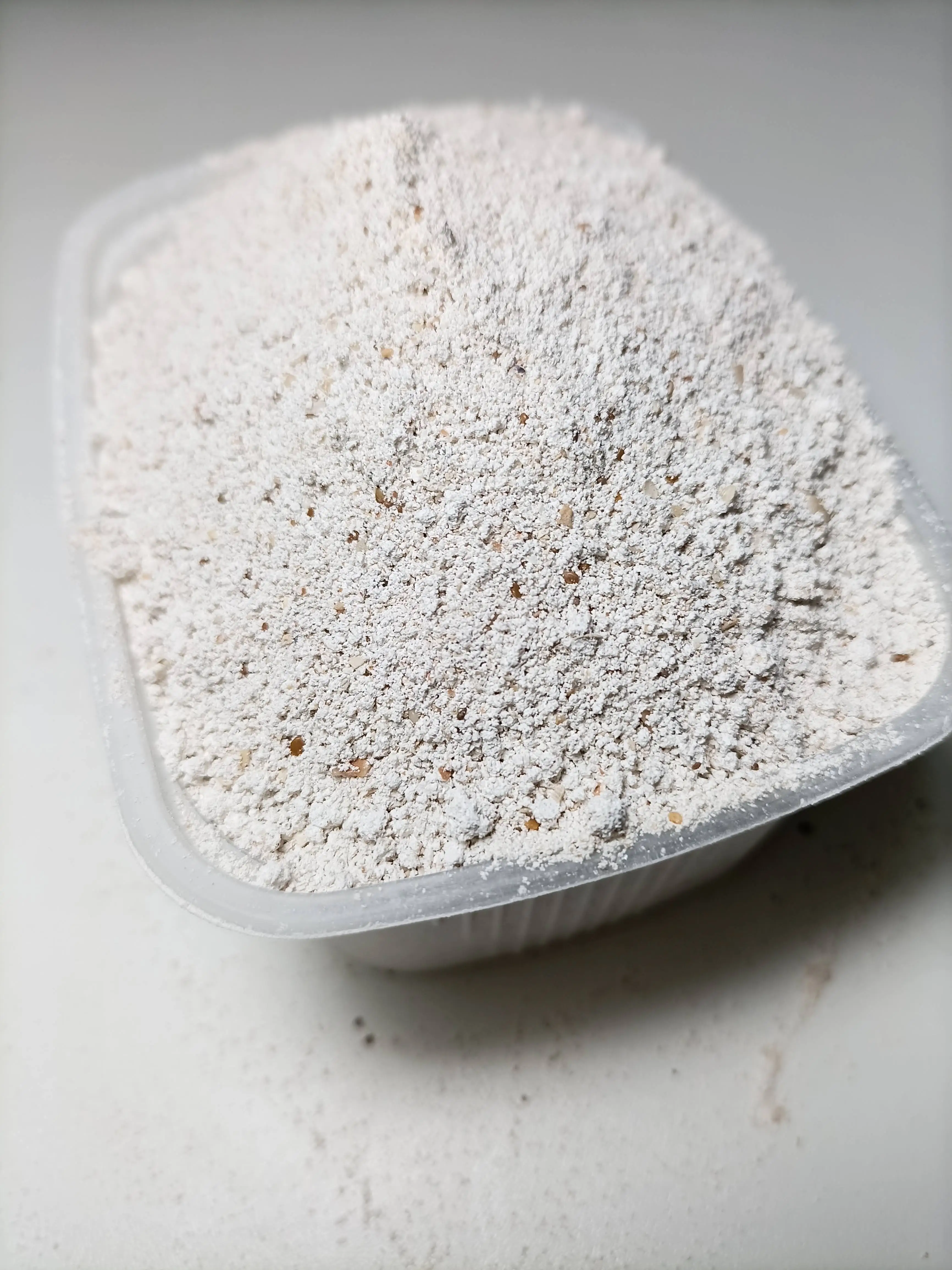 Три смеси (белок (протеин) кальций (минеральная) и зерновая (растительный белок))