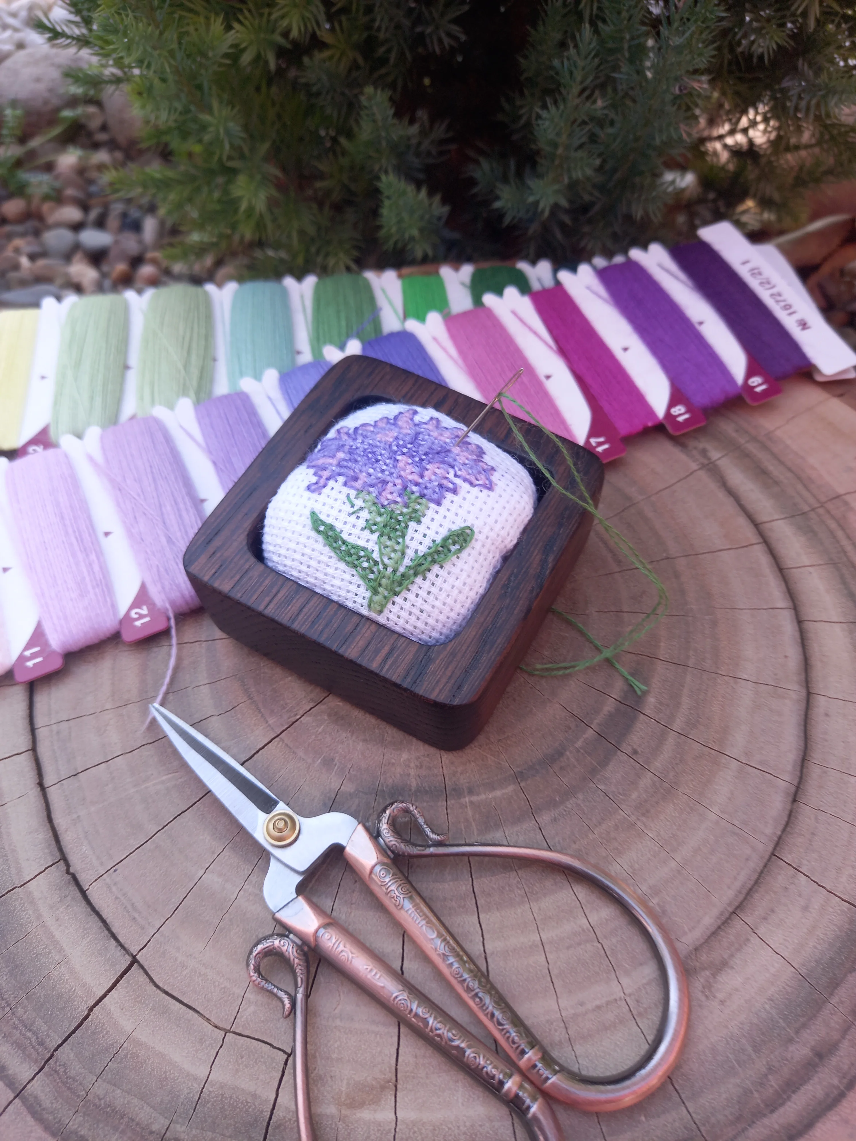 Игольница деревянная игольница needle female wooden квадратная из дуба ручная работа. |