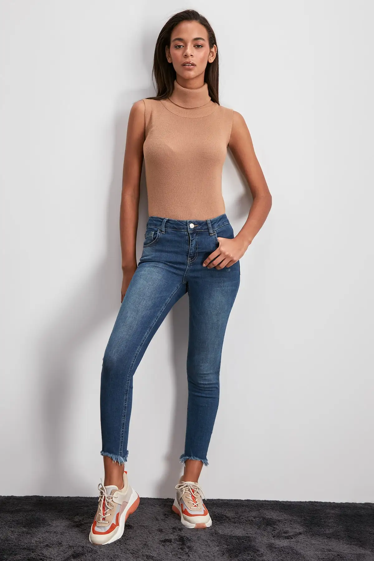 Trendyol Trotting детальные джинсы скинни с нормальной талией TWOSS19JE0023| |