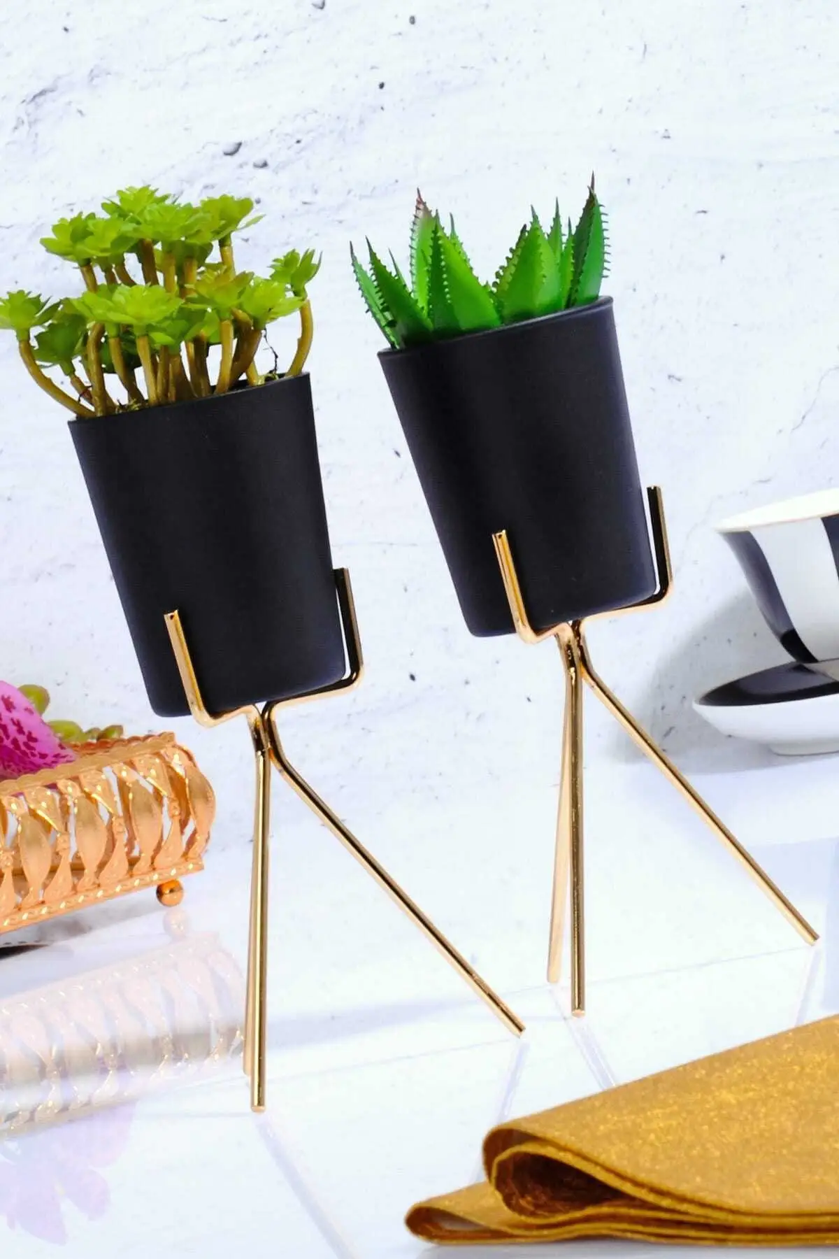 

2021 New Fashion Luxury Metal Leg Glass Flower Pot Candle Holder Elegant Mold Minimal Home Decoration Accessories Handmade 2 pcs