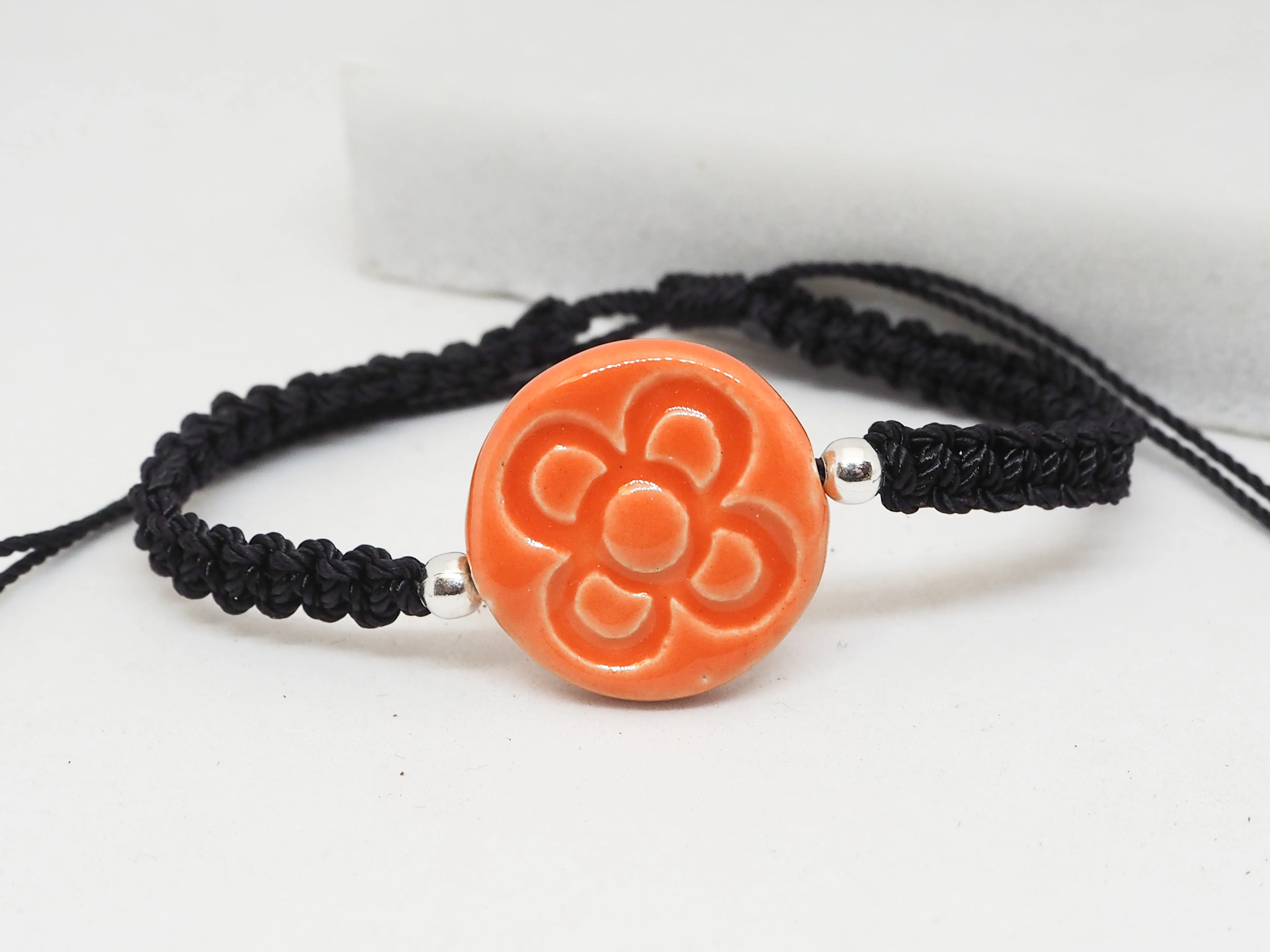 Темно-оранжевый браслет Panot с изображением цветов Барселоны. Женские браслеты.