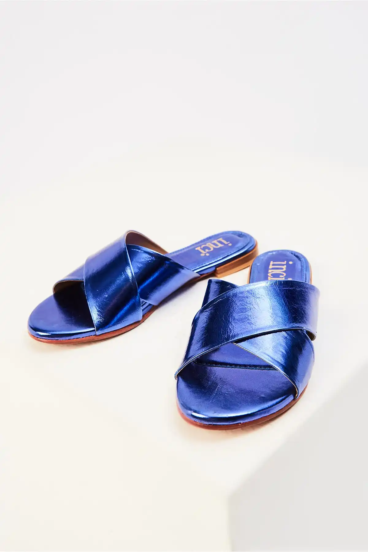 Женские тапочки синего цвета из натуральной кожи с жемчугом 120130005467 | Обувь