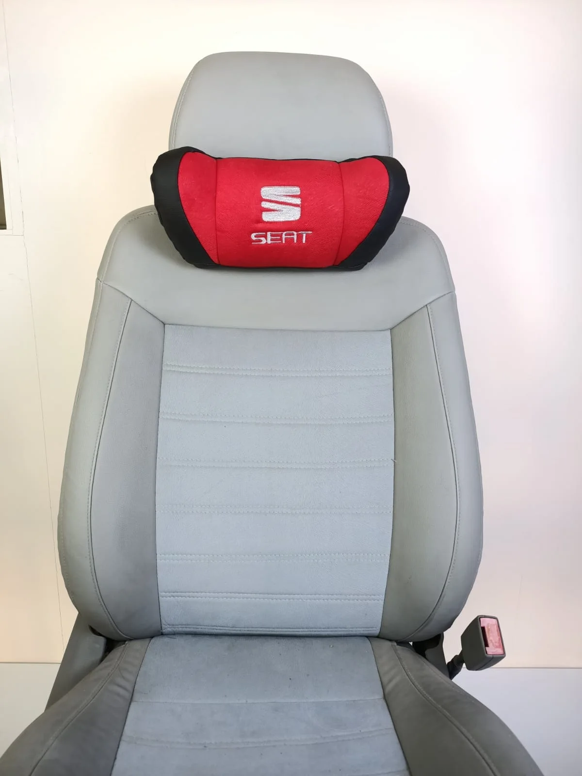 

Car Neck Pillows PU Leather Foal Fabric Head Support Breathable SEAT Protector Headrest Cushion Easy Install and Clean